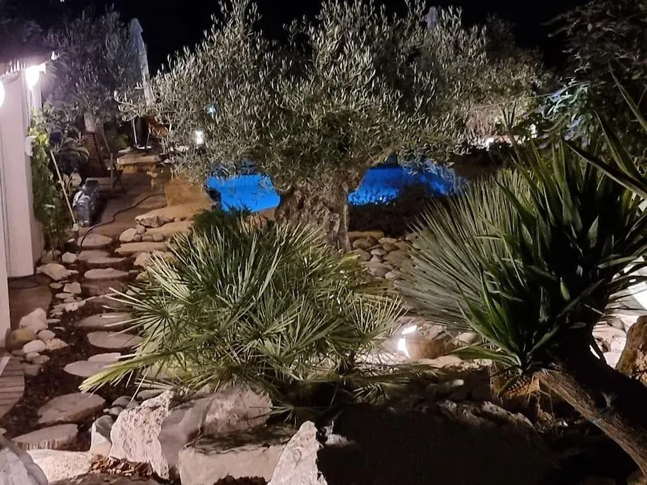 Une Oasis Au Pays De Cezanne Aix-en-Provence 0*,  France